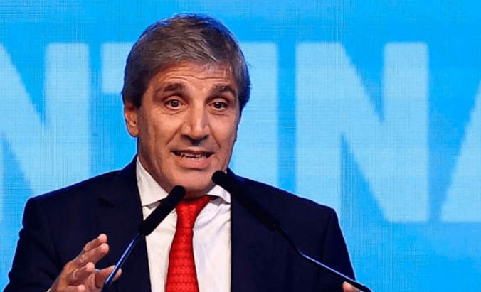 Luis Caputo anunció un acuerdo con el FMI por 20.000 millones de&nbsp;dólares