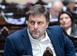 En Futurock ponen en duda la identidad política de Santoro: lo señalan como ajeno al peronismo 