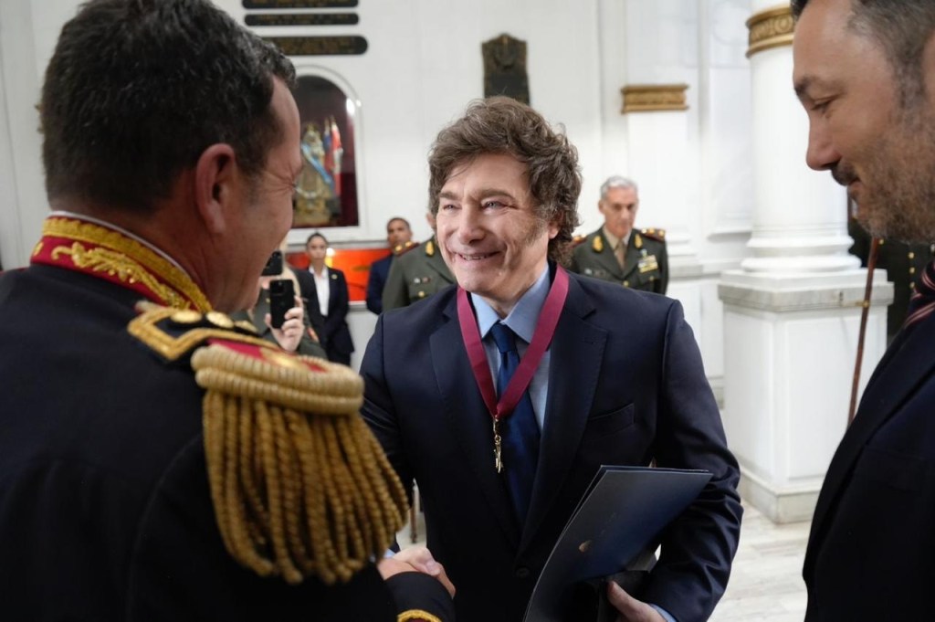 Milei fue distinguido por los Granaderos de los&nbsp;Andes